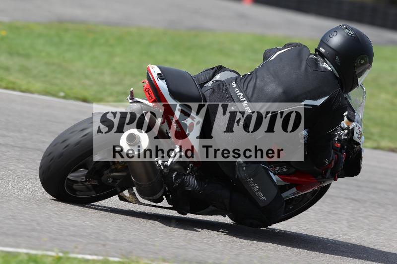 Archiv-2022/63 10.09.2022 Speer Racing ADR/Gruppe gelb/backside